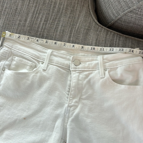 Levi mid length white denim shorts - Picture 4 of 5